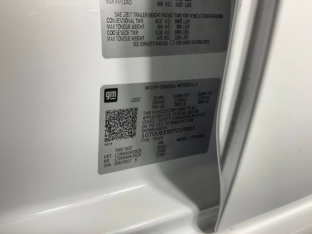 2023 Summit White GMC Sierra 1500 AT4 4X4 Truck