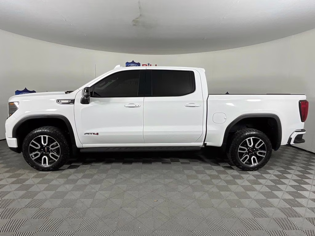 2023 Summit White GMC Sierra 1500 AT4 4X4 Truck
