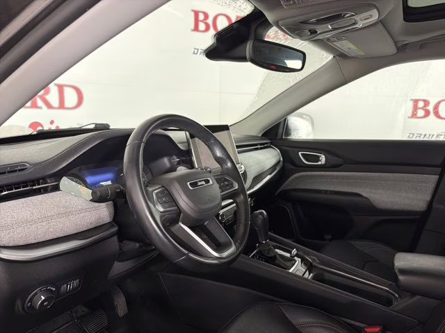 2022 Granite Crystal Metallic Clearcoat Jeep Compass Latitude Lux 4X4 SUV