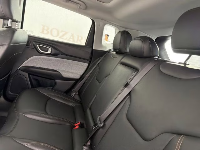 2022 Granite Crystal Metallic Clearcoat Jeep Compass Latitude Lux 4X4 SUV