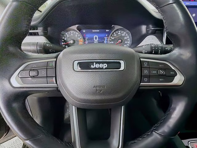 2022 Granite Crystal Metallic Clearcoat Jeep Compass Latitude Lux 4X4 SUV