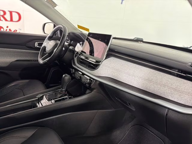 2022 Granite Crystal Metallic Clearcoat Jeep Compass Latitude Lux 4X4 SUV