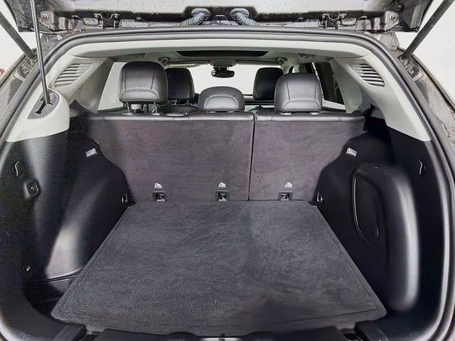 2022 Granite Crystal Metallic Clearcoat Jeep Compass Latitude Lux 4X4 SUV