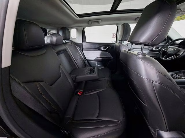 2022 Granite Crystal Metallic Clearcoat Jeep Compass Latitude Lux 4X4 SUV