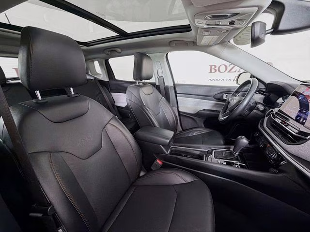 2022 Granite Crystal Metallic Clearcoat Jeep Compass Latitude Lux 4X4 SUV