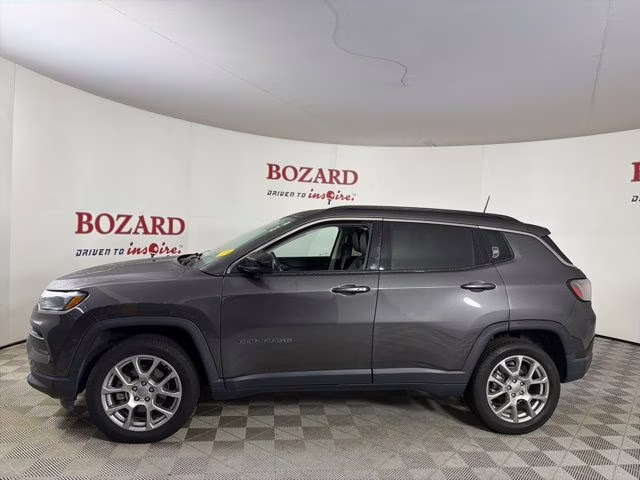 2022 Granite Crystal Metallic Clearcoat Jeep Compass Latitude Lux 4X4 SUV