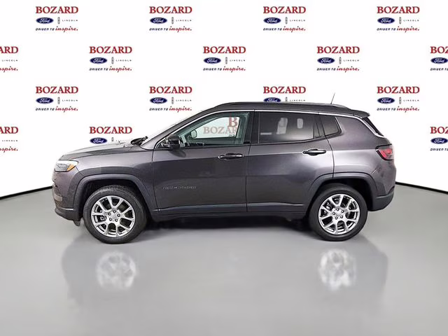 2022 Granite Crystal Metallic Clearcoat Jeep Compass Latitude Lux 4X4 SUV