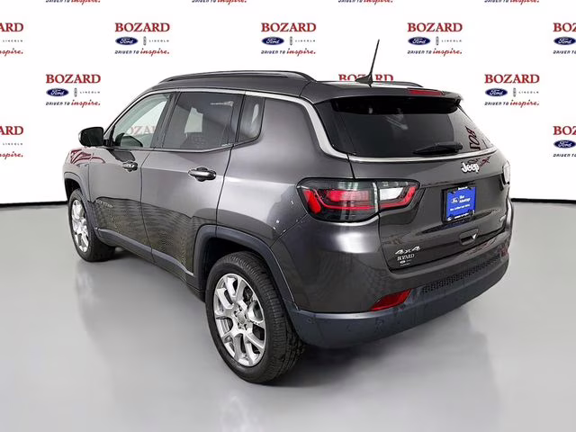 2022 Granite Crystal Metallic Clearcoat Jeep Compass Latitude Lux 4X4 SUV