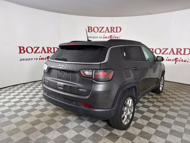 2022 Granite Crystal Metallic Clearcoat Jeep Compass Latitude Lux 4X4 SUV