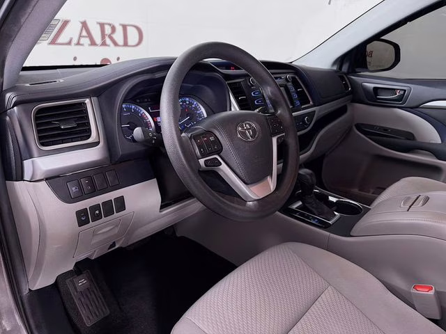2019 Predawn Gray Mica Toyota Highlander LE FWD SUV