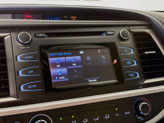 2019 Predawn Gray Mica Toyota Highlander LE FWD SUV