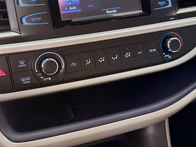 2019 Predawn Gray Mica Toyota Highlander LE FWD SUV