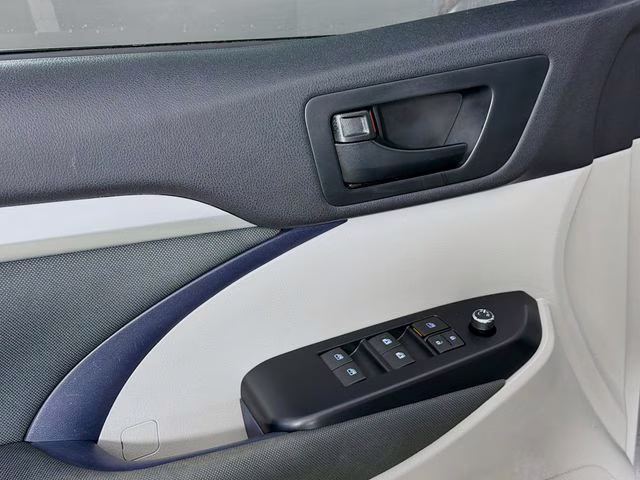 2019 Predawn Gray Mica Toyota Highlander LE FWD SUV