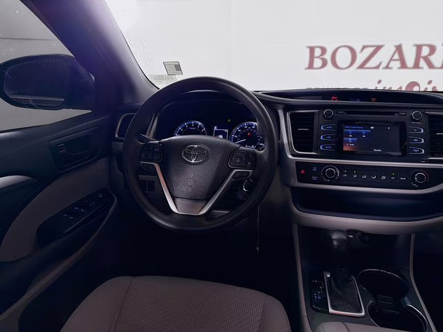 2019 Predawn Gray Mica Toyota Highlander LE FWD SUV