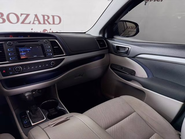 2019 Predawn Gray Mica Toyota Highlander LE FWD SUV