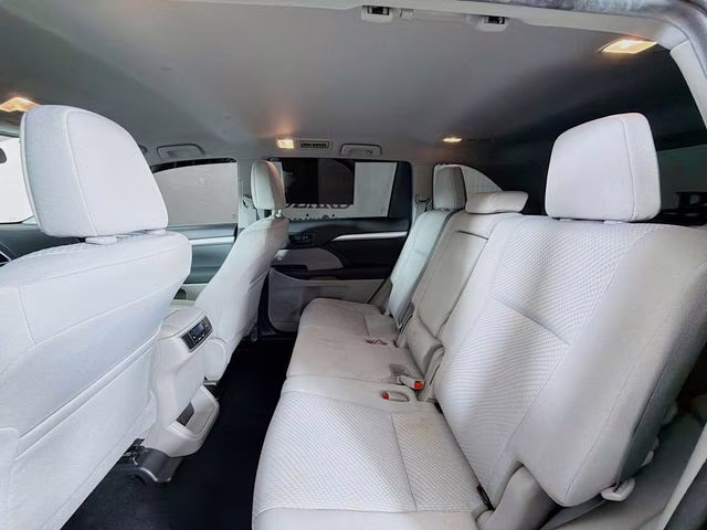 2019 Predawn Gray Mica Toyota Highlander LE FWD SUV