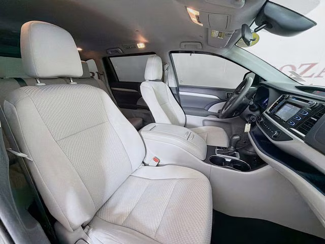 2019 Predawn Gray Mica Toyota Highlander LE FWD SUV