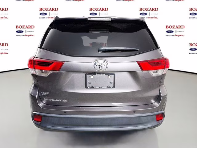 2019 Predawn Gray Mica Toyota Highlander LE FWD SUV