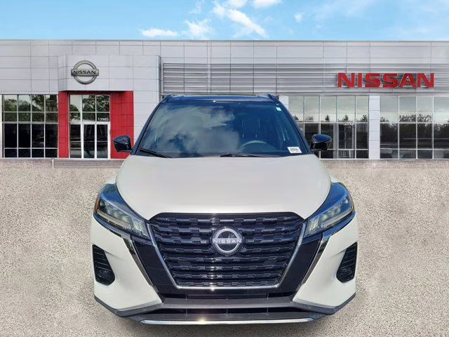 2023 Aspen White Nissan Kicks SR FWD SUV