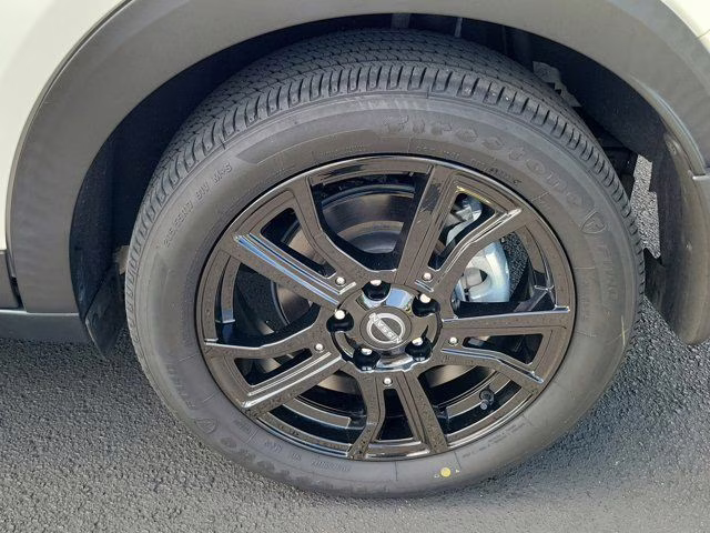 2023 Aspen White Nissan Kicks SR FWD SUV