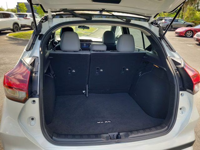 2023 Aspen White Nissan Kicks SR FWD SUV