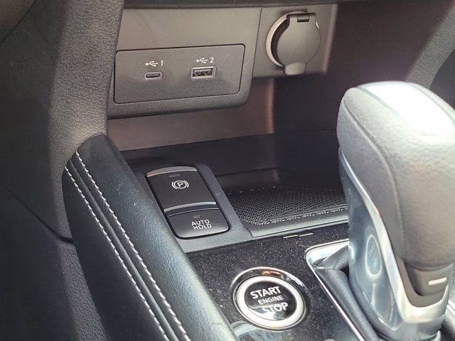 2023 Aspen White Nissan Kicks SR FWD SUV