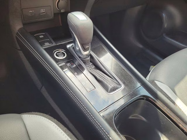 2023 Aspen White Nissan Kicks SR FWD SUV