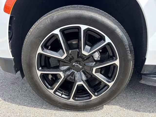 2021 Summit White Chevrolet Suburban RST RWD SUV