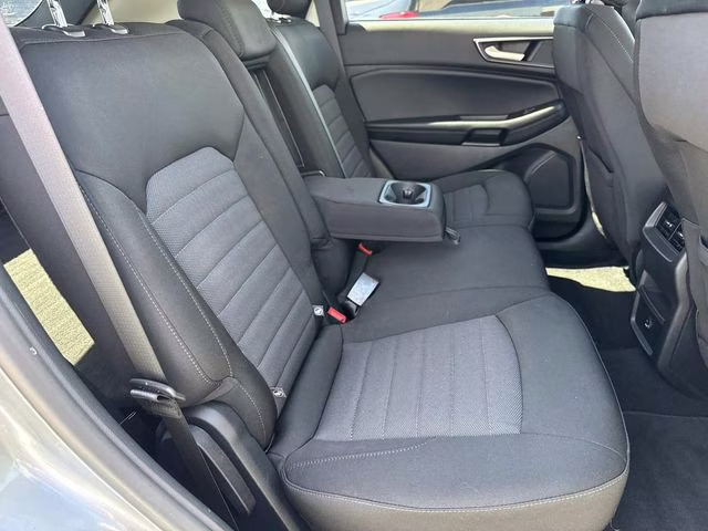 2022 Silver Metallic Ford Edge SE AWD SUV