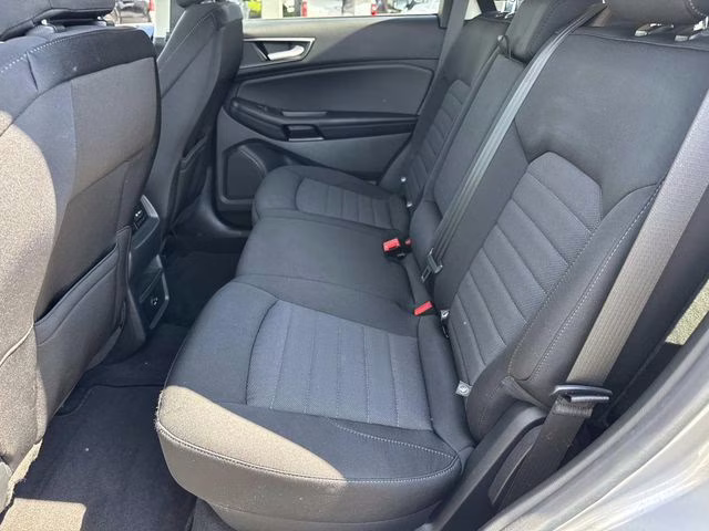 2022 Silver Metallic Ford Edge SE AWD SUV