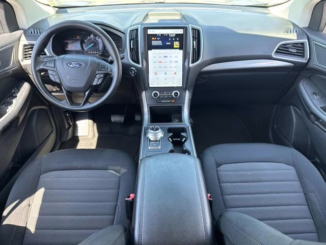 2022 Silver Metallic Ford Edge SE AWD SUV
