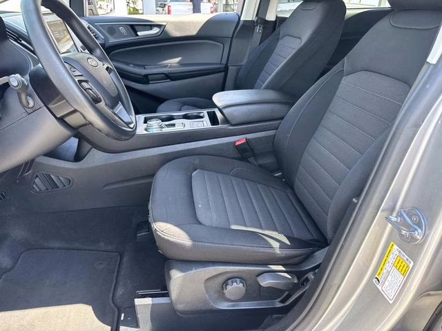 2022 Silver Metallic Ford Edge SE AWD SUV
