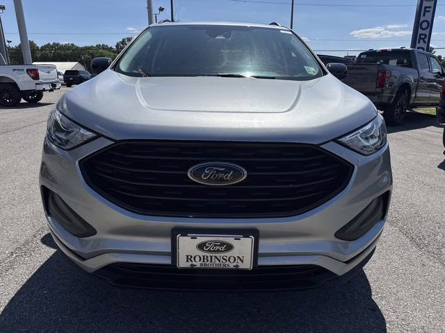 2022 Silver Metallic Ford Edge SE AWD SUV