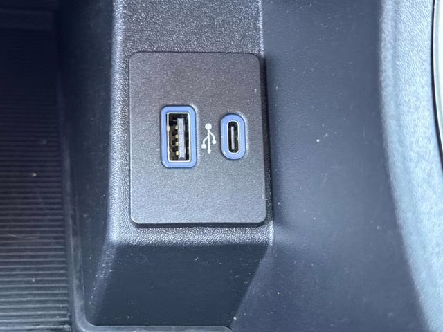 2022 Silver Metallic Ford Edge SE AWD SUV