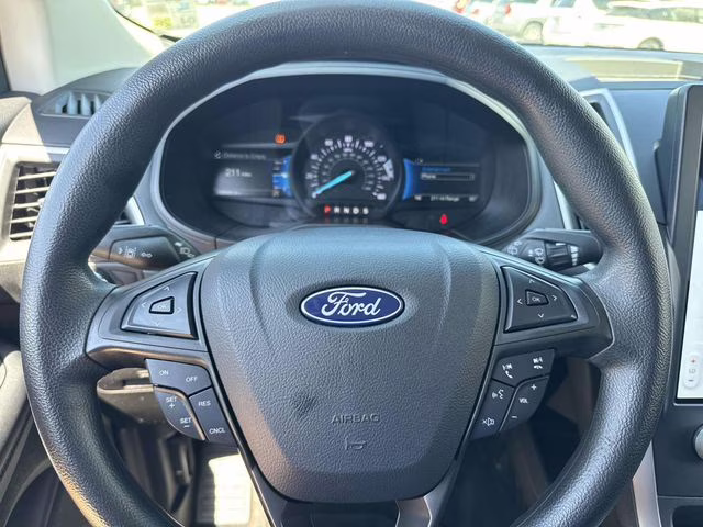 2022 Silver Metallic Ford Edge SE AWD SUV