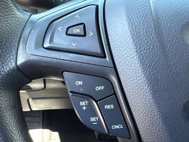 2022 Silver Metallic Ford Edge SE AWD SUV