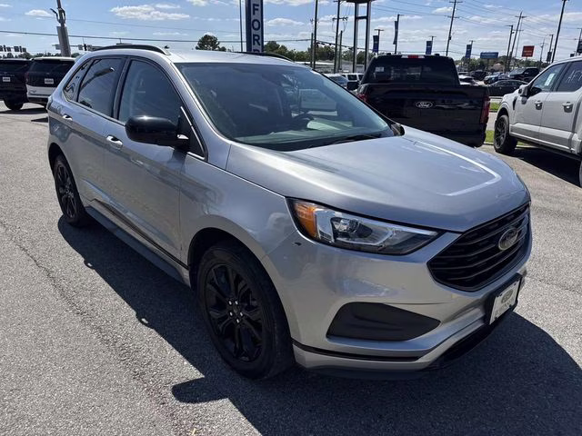 2022 Silver Metallic Ford Edge SE AWD SUV