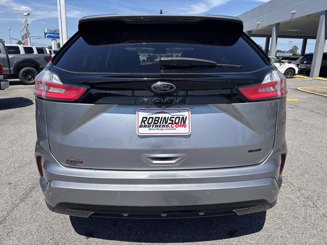 2022 Silver Metallic Ford Edge SE AWD SUV