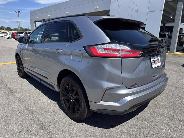 2022 Silver Metallic Ford Edge SE AWD SUV