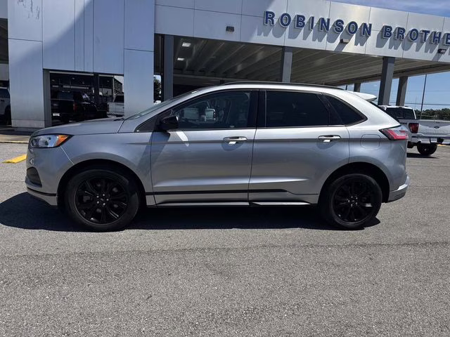 2022 Silver Metallic Ford Edge SE AWD SUV