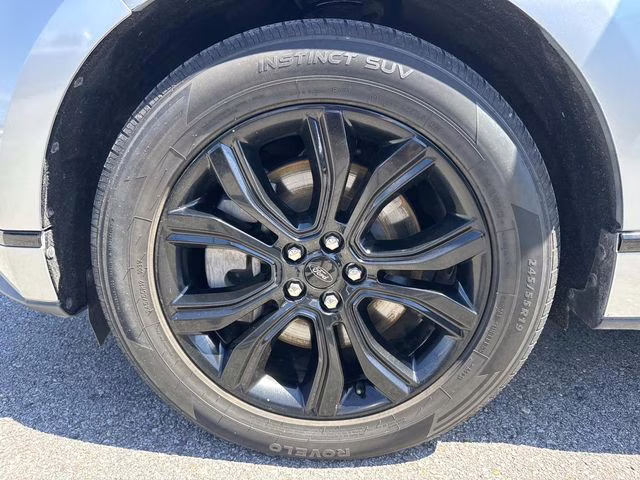 2022 Silver Metallic Ford Edge SE AWD SUV
