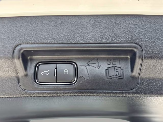 2021 Oxford White Ford Explorer Base RWD SUV