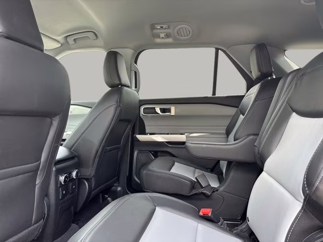 2023 Blue Metallic Ford Explorer XLT RWD SUV