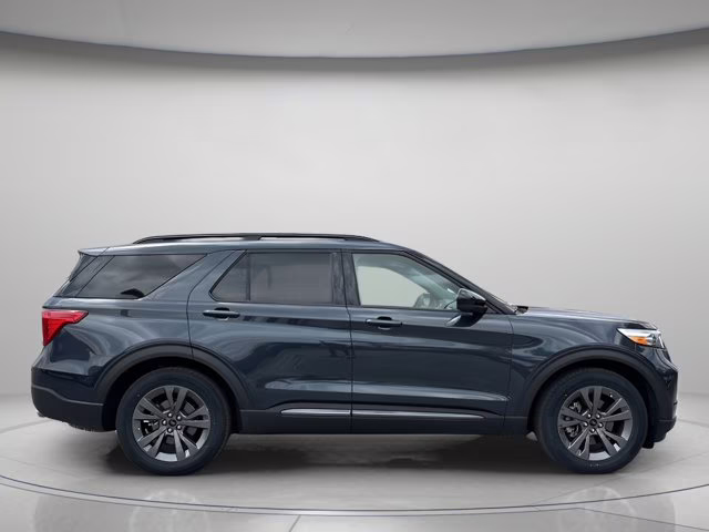 2023 Blue Metallic Ford Explorer XLT RWD SUV