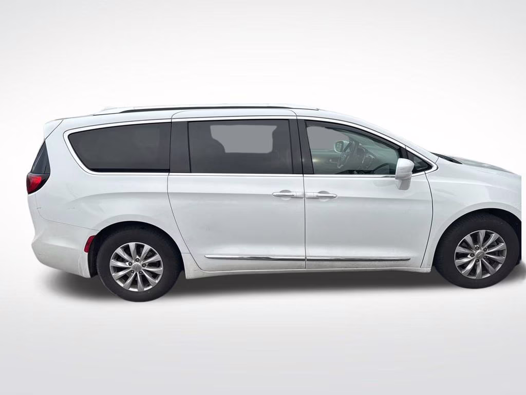 2018 Bright White Clearcoat Chrysler Pacifica Touring L FWD Van