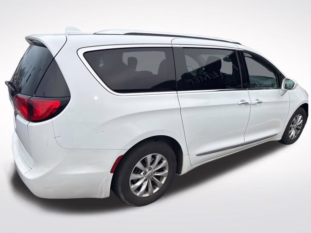 2018 Bright White Clearcoat Chrysler Pacifica Touring L FWD Van