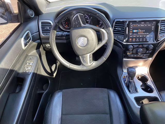 2020 Bright White Clearcoat Jeep Grand Cherokee Altitude RWD SUV