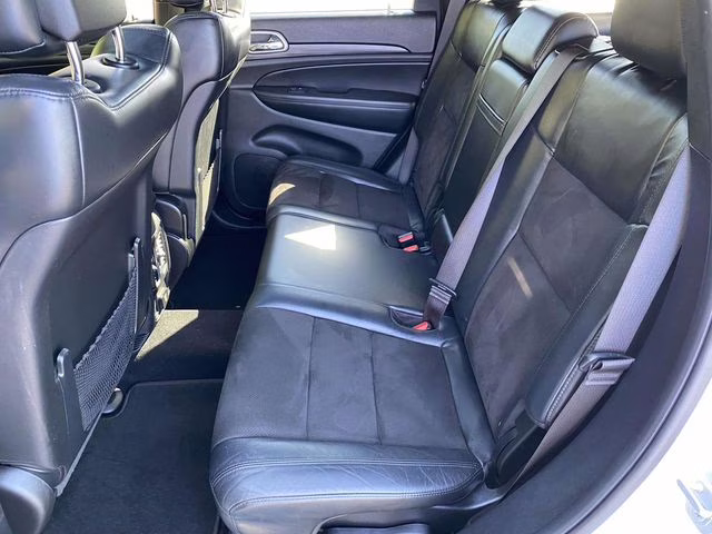 2020 Bright White Clearcoat Jeep Grand Cherokee Altitude RWD SUV