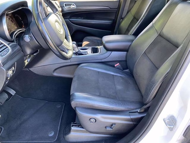 2020 Bright White Clearcoat Jeep Grand Cherokee Altitude RWD SUV