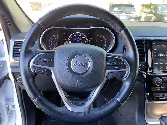 2020 Bright White Clearcoat Jeep Grand Cherokee Altitude RWD SUV